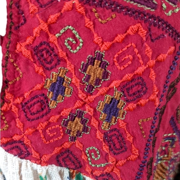 Free People Kissed By The Sun adorable cropped top with great embroidery - Picture 10 of 14